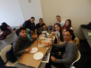 LSI New York students enjoying pizza together